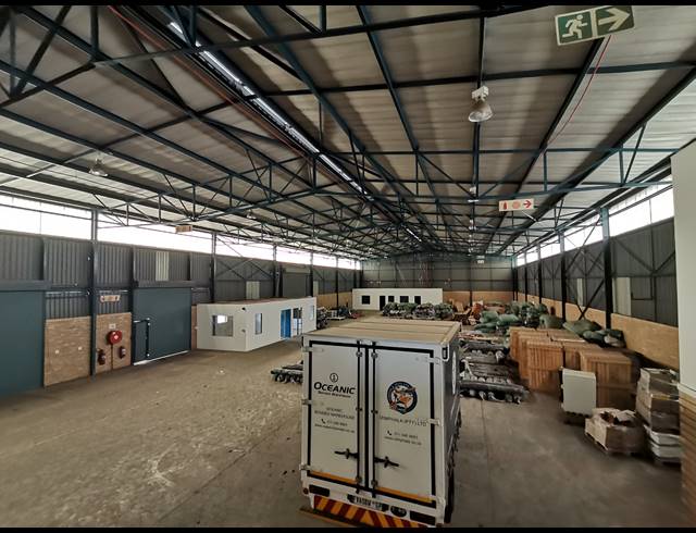 1,726M² WAREHOUSE TO LET IN JET PARK